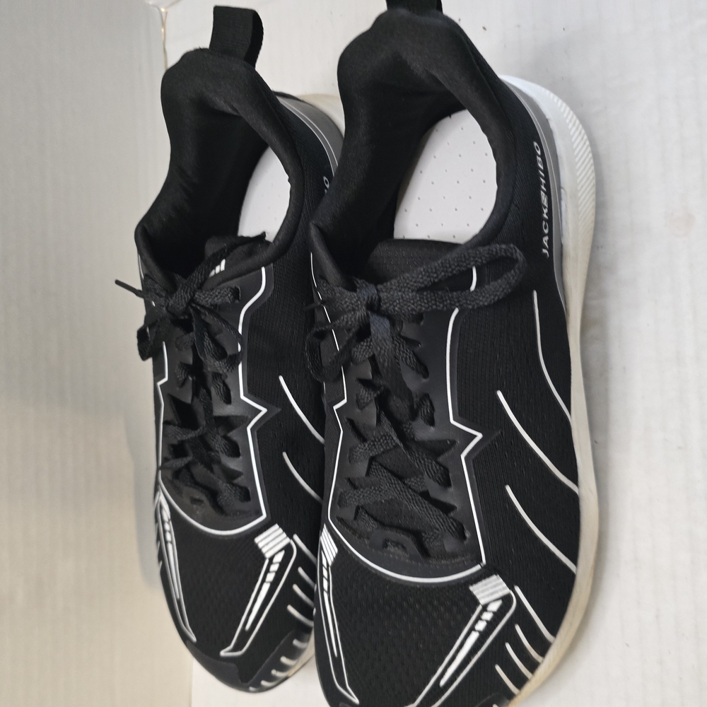 Black and White Dynamic Sneakers with Sporty‎ Design